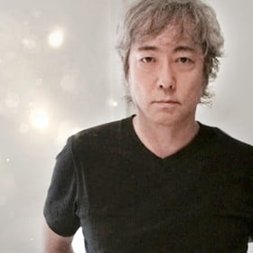 ���쌳�t�A����̍Ő�[�𑖂葱���Ă���35�N�u�l�̓m�X�^���W�[�̂��߂ɉ��y�͍��Ȃ��v