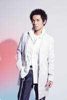 �f�r���[30���N�A���{��R&B�����t�������v�ۓc���L�̌���