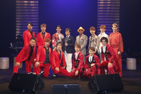 8���ɏ��a���q��w �l���L�O�u���ōs��ꂽ�w���̒j�q�BLIVE�x