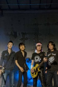 �y�U�E�N���}�j�����Y �C���^�r���[�z�q���g�ƃ}�[�V�[�A2�l�̃��W�F���h�̏o�