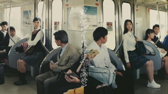 車内マナー啓発動画なのに 女子高校生が電車内で 空気イス 対決 Oricon News