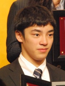 �w���҂̐V���l�����L���O�x��ʂ́g�Ђ˂艤�q�h���䌒�O �A�X���[�g��1�A2�ʓƐ�