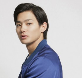 �쑺�����C���^�r���[�u�����Ǝ��R�ɂ���Ă����B�����Ėl��́c�v