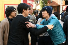 �����A�h���g�ŔN���hP�u��Ƃ萢��̏ے��A�����Ă���l�̕�������v