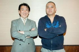 �e���r�ƃX�}�z�A�ϊv�N����2�l�́g�x�炫�ْ[���h