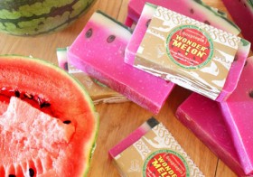 �g���s�J���ȃA�C�e���ŉĂ𐷂�グ��� ���̉Ă̒��ڂ́u�p�C�i�b�v�����X�C�J�v���`�[�t�I