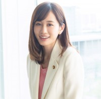 �O�c�֎q�A�����q�Ɓg���A�C�h�������h�����H�u�w�ł��グ�ňꏏ�ɗx�낤�x�Ɓc�v