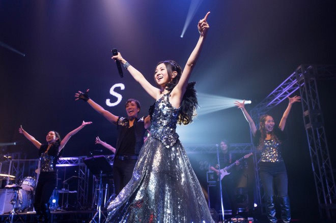 オリフェスレポ】倉木麻衣が指で「L・O・V・E」 ミリオンヒット