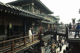 �y�V�N���W�z���X�N�����钆���s��̖��́AKADOKAWA�̒���