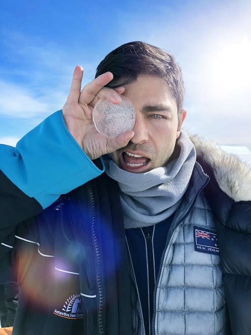 ハリウッド俳優が出演 毎回話題を集めるニュージーランド航空の新動画の舞台は南極 Oricon News