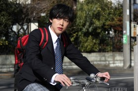 �e���r�E�f��Ȃǂɂ��N�p���A�gYouTuber�̃R���e���c���h�����̔w�i