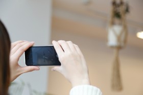 ��ڐG���@�́w�ݑ�A�C�h���x������ �g��ɍs���Ȃ��h�A�C�h�����Y�ދ������Ƃ́H