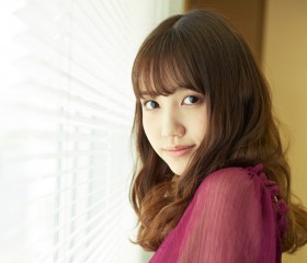 �A�C�h���ʐ^�W �A�g�i�މߌ����h�̔w�i�́H