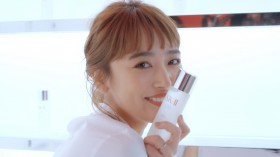 �܂�Ńe�[�}�p�[�N!? �ߓ���q���wFUTURE X Smart Store by SK-II�x�ŃX�L���P�A�̌��I�u�C���X�^�ɏグ�����Ȃ�v�Ƌ���
