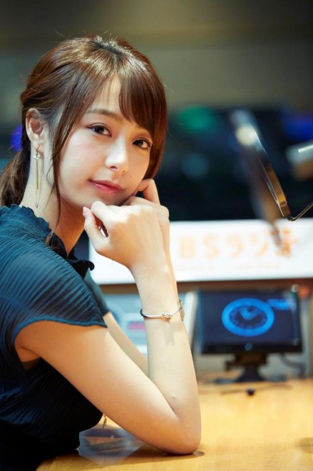 宇垣美里 サイン色紙 元TBSアナウンサー TBSアナウンサー×「ラジオ」Vol.1 宇垣美里】テレビとは違う距離