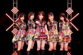 NMB48�_�ȁw�s�[�N�x�ƃT���g���[�̃R���{�� Queentet���I���W�i���_���X��������J