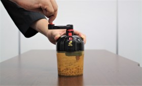 424��Ŏ����̖��Ɂ@SNS�Řb��́g�[�����������@�h�u���ɂ�NTO�v�J���̔w�i