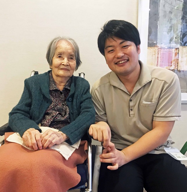 105歳おばあちゃんと介護士の交流が『シルバー川柳』に、老後ソロに光