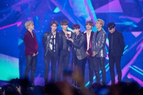 BTS�A�x�X�g�A�[�e�B�X�g�܂ލő�5���@�؍��̐V���y�܁wMGA�x�J��