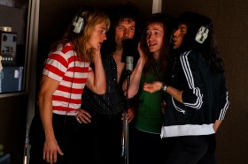 �w�{�w�~�A���E���v�\�f�B�x�A�N�C�[����m��Ȃ���N�w�𓮂����w�i