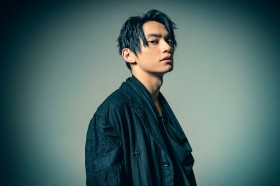 ���{��HIP HOP�A�[�e�B�X�g���u����Ă���󋵂Ɍ��y�@���b�p�[�gSKY-HI�h�ɋ��߂��Ă��邱�ƂƂ�