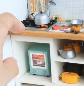 �܂�Ŗ{���cSNS���U�������~�j�`���A�̃K�X�R�����A����҂͎�w�N���G�C�^�[