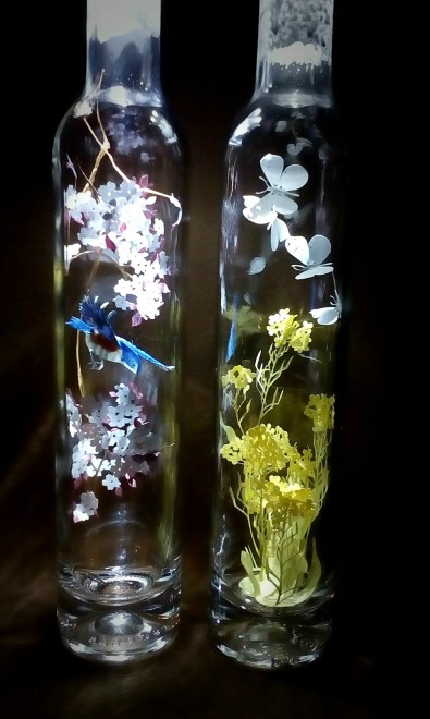 瓶の中で舞うトランプ 蝶 華麗な 切り絵ボトルアート にsnsで称賛の声 Oricon News