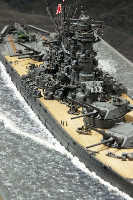 戦艦　ジオラマ　制作依頼ページ 戦後77年、20代モデラ―が『戦艦大和』ジオラマを“血”で汚した