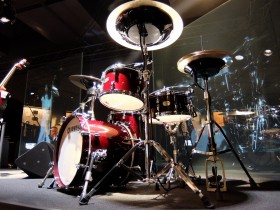 �w�`���̃��C�u�x������ő̊��ł��� ���C�u���g�^��p�b�N����h���}�n�wReal Sound Viewing�x