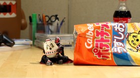 ���ׂăR�}�B��H430���Đ��h�|�e�`�H�ׂ�t�B�M���A�h�ɔ����A�v���A�j���[�^�[�����M���闝�R