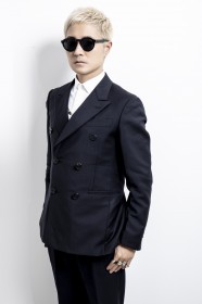 VERBAL�A�����̉��y�ƊE�Ŋ�ƉƂƂ��Ă̎�r�𔭊��@���{�l�A�[�e�B�X�g�̊C�O�i�o�̉\���Ɩ��_