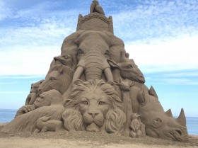 ���E�e�҂́g�T���h�A�[�e�B�X�g�h���h���V�сh�̋ɈӁu��J�ŗ�����j���v