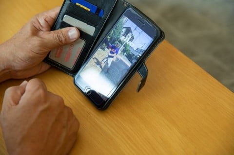 子どもの素振り動画を見せてくれた