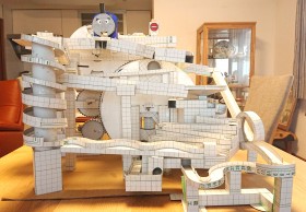 �u�˔\�̉�ł́v3�΂̉����q�̂��߂ɍ�����g���H��h�̃��x���ɏ܎^�̐�