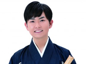 ���w�̐\���q�E�ʐA�a���̂��Ƃ��f�r���[�u�̂Ő��E���̐l�Ɍ��C���A�Ί��͂������v