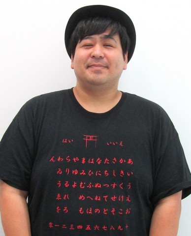 �C���^�r���[���ɗ��Ă���T�V���c�́g�������肳��h���`�[�t�������iC�joricon ME inc.