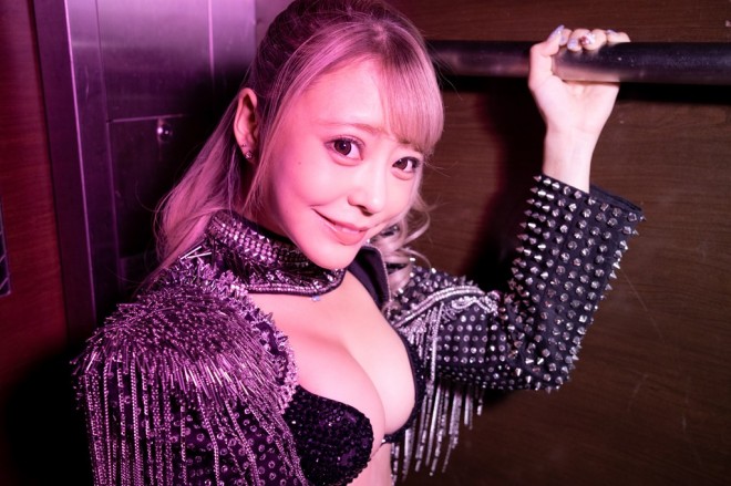 バーレスクダンサー】“10頭身”の美ボディ誇る人気モデル・香川沙耶が