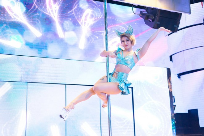 バーレスクダンサー 10頭身 の美ボディ誇る人気モデル 香川沙耶がショーに出演した理由 8ページ目 Oricon News