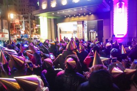 �s���ɐV���ȃJ�E���g�_�E���������a���@�u�����󑐉w�v�̉����F�ɋP�����C�e�B���O���V�N���ʂ�