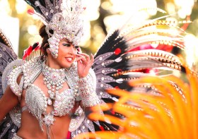 �����Ȓ��̊����鏑�ƃT���o�_���T�[��2�̊�c���Q�̔��{�f�B�𕐊�Ɋ��􂷂�Ԍ`�_���T�[�̑f��Ƃ�