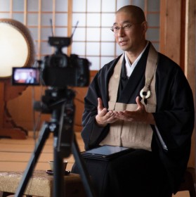 �gYouTuber�a���h�́u�X�}�z�Œ�������@�v���b��A�g���̐l������V�^�R���i�܂Ō��