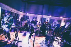 �R���i�Ђɋꂵ�ރG���^���E�~���H �u�@�����o��v�ŗՂ񂾗L�����C�u�z�M�Ɍ���