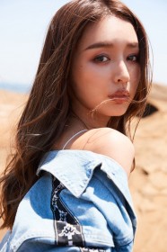 �g�����h���b��̉����ЂƂ݁A�O���r�A�ł����ڂ̔��{�f�B�g�����q�b�v�h�̍���