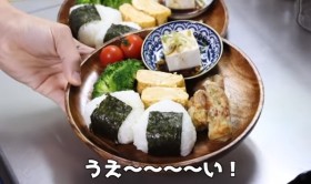 350���Đ��́g�T�����[�}�����o�ΑO�ɍ�钩���͂�h�A������Ȃɕ����郏���v���[�g�ɔ���