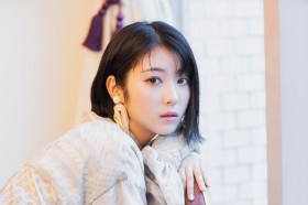 �l�Ӕ��g�g���������h���ɉf�鎩���̎p�@�T�{��Ȃ��w�͂ŏ��������M��