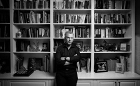 �u���{�I�ł��邱�Ƃ������Ĉӎ����Ȃ��v�@��̓h���}�w�i�ق�����x�̉��y�𐶂ݏo�������E�I��ȉƂ̗��V