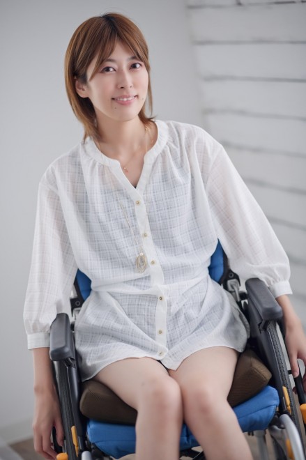 病名も原因も不明 謎の症状で車いすになったタレント 障害者というしがらみ 超えて挑戦する生き方 Oricon News