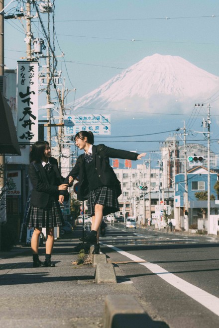 日本一映える日常を送る女子高生 が最高にエモい 静岡の 田舎 撮り続けるカメラマンの思い 地域の活性化につなげたい Oricon News