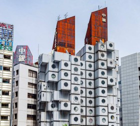 �V�����ɂ���̊�@�c���a�̒����z�E����J�v�Z���^���[��50�N�����ꂽ���R