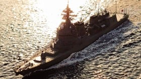 �[�z��w�ɕ�`�ւ̋A�H�ɂ��g���A��������h�͑D�W�I���}���b�� �u�߂��ɌR�`���Ȃ��Ă��A�v���̂܂܂Ɋy���߂�v